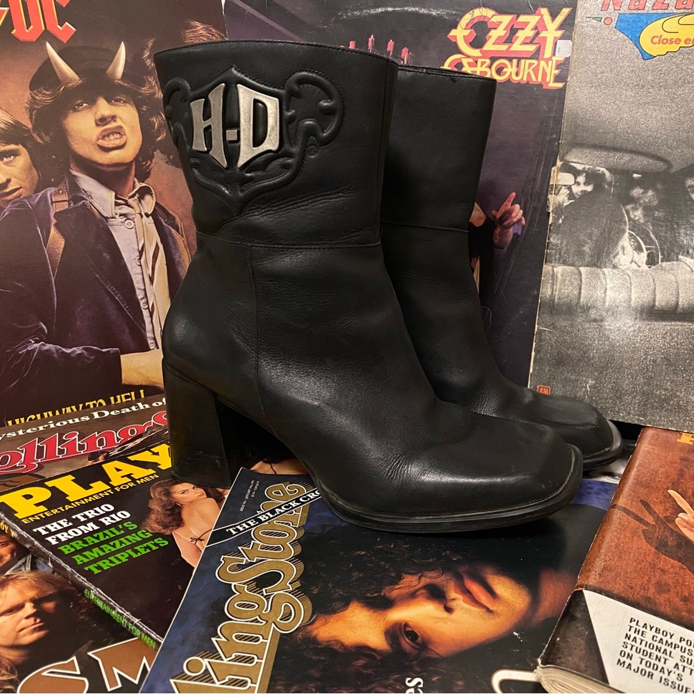 Vintage Harley Davidson buckle style logo heeled boots. UK 6 US women’s 8